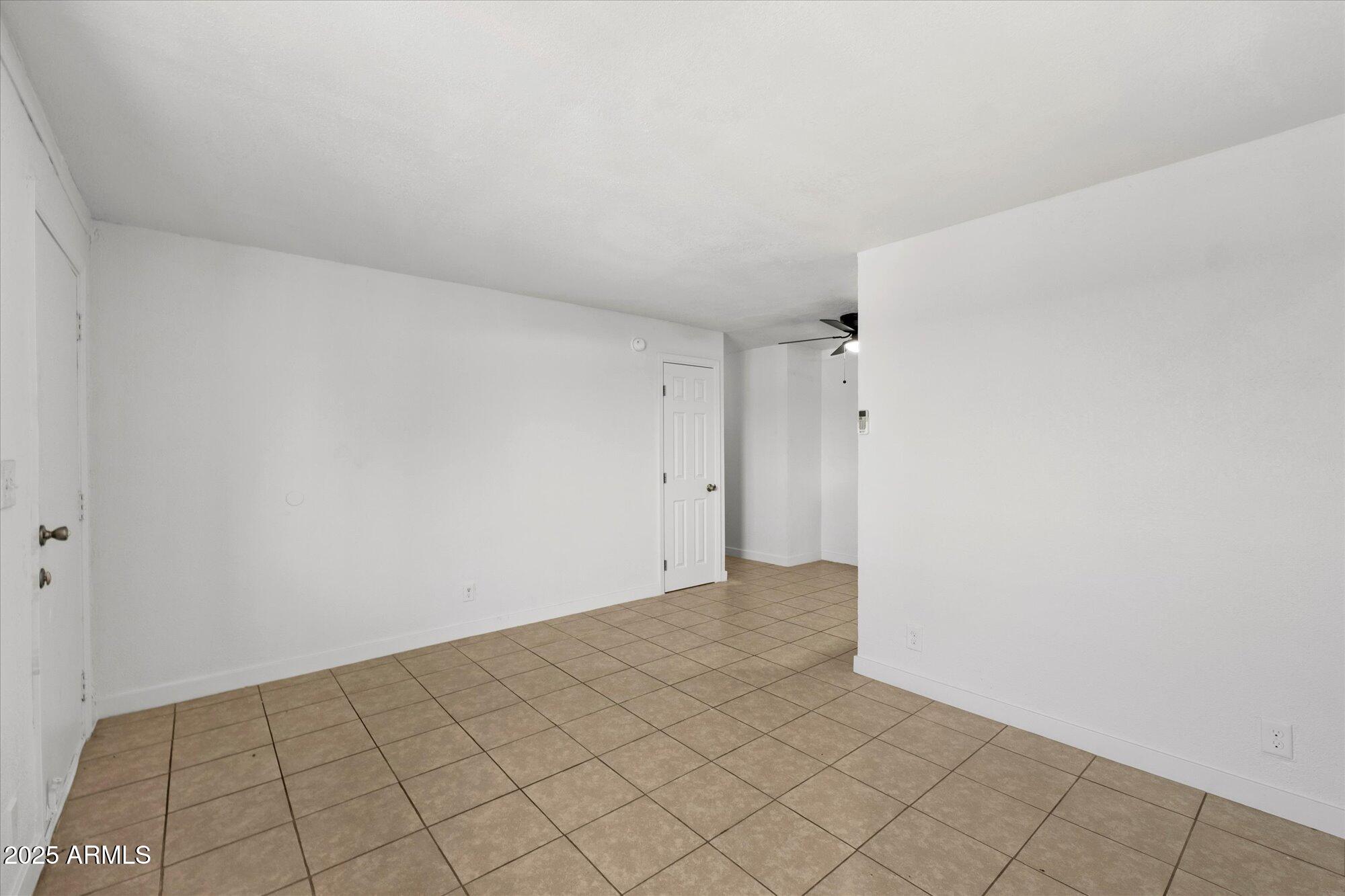 2343 East Pueblo Avenue, Unit 4 Phoenix, AZ 85040 - Photo 6 of 22 05-97788610