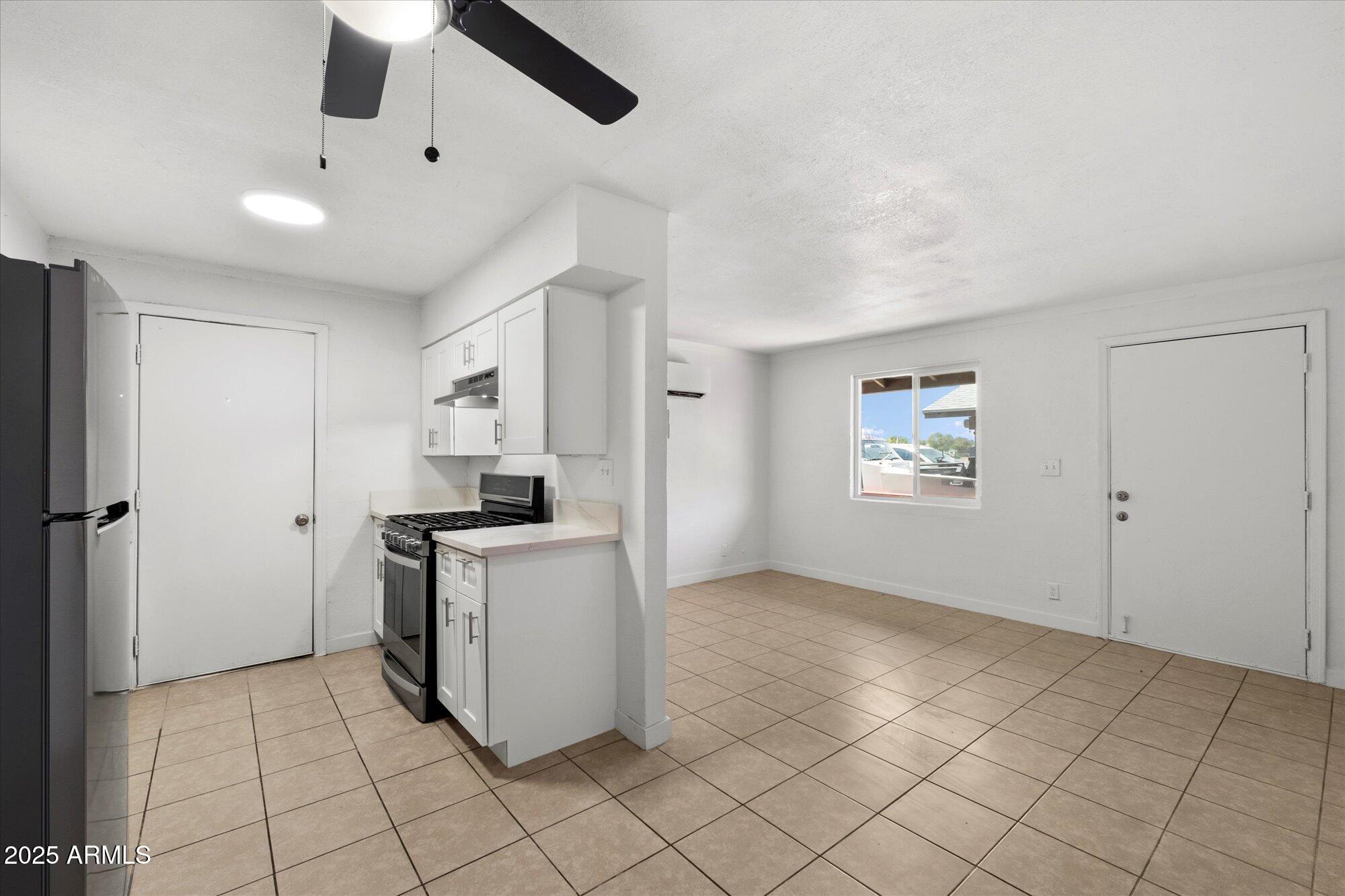 2343 East Pueblo Avenue, Unit 4 Phoenix, AZ 85040 - Photo 8 of 22 07-97788512