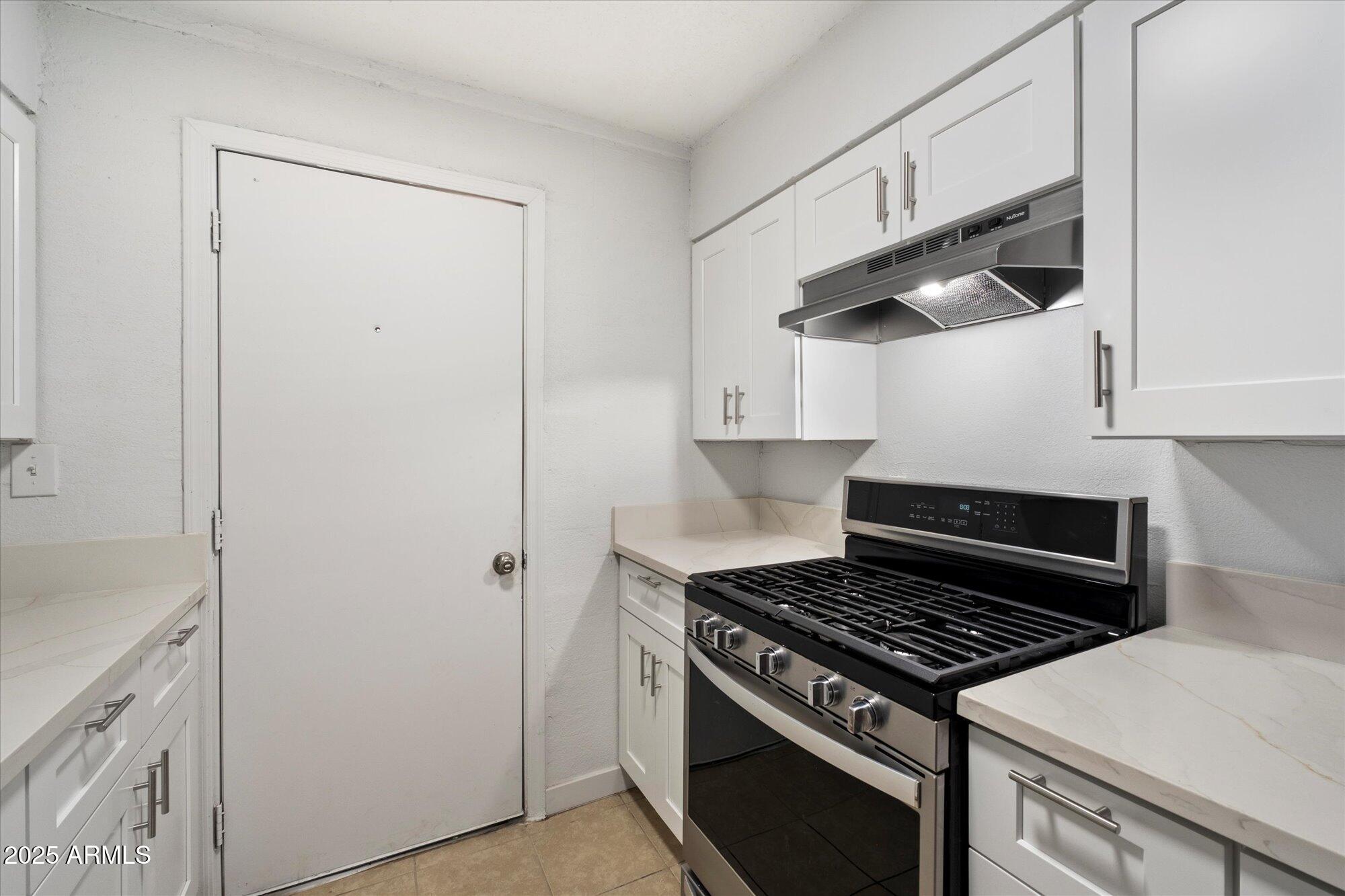 2343 East Pueblo Avenue, Unit 4 Phoenix, AZ 85040 - Photo 9 of 22 08-97788291