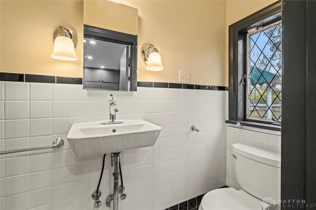 2888 West Lower Springboro Road Springboro, OH 45066 - Photo 22 of 47 Primary bathroom