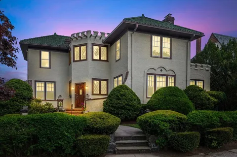 $1,049,000 | 1243 Raleigh Road, Mamaroneck, NY 10543