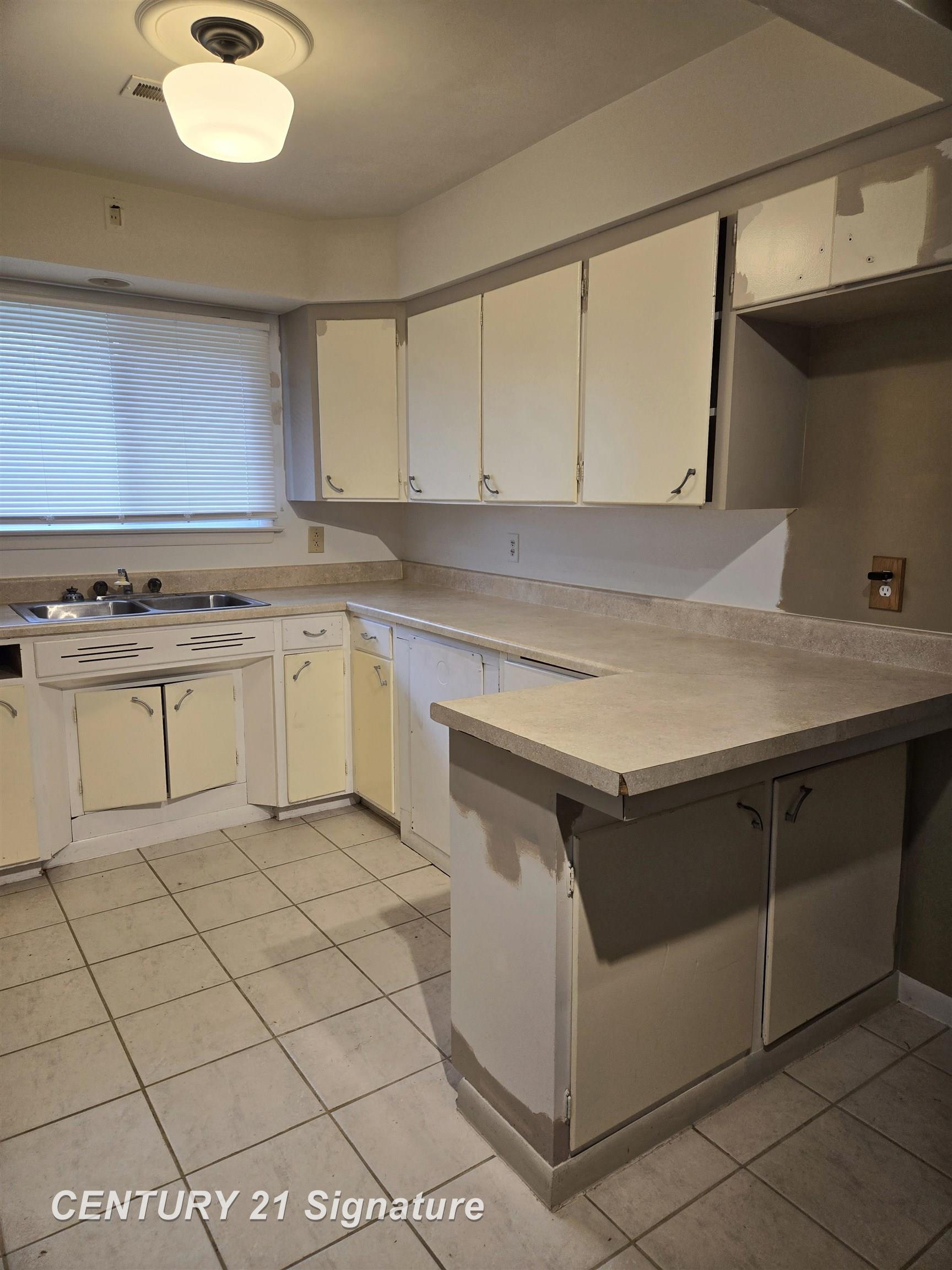2312 King Road Saginaw, MI 48601 - Photo 7 of 13 Gallery Image 7