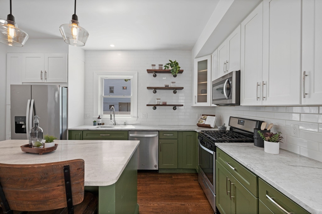 8 Chestnut Street Lynn, MA 01902 - Photo 5 of 39