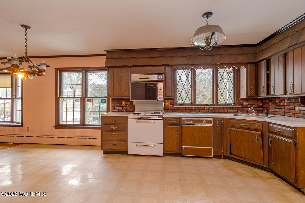 1046 Indian Hill Road Toms River, NJ 08753 - Photo 16 of 30 KITCHEN