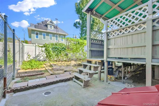 a view of a garden with plants