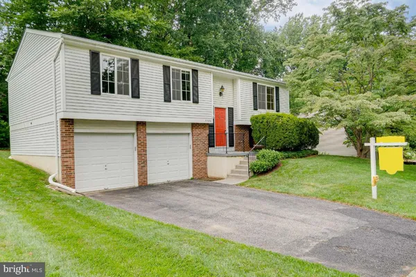 $3,500 | 5906 Oak Leather Drive, Burke, VA 22015