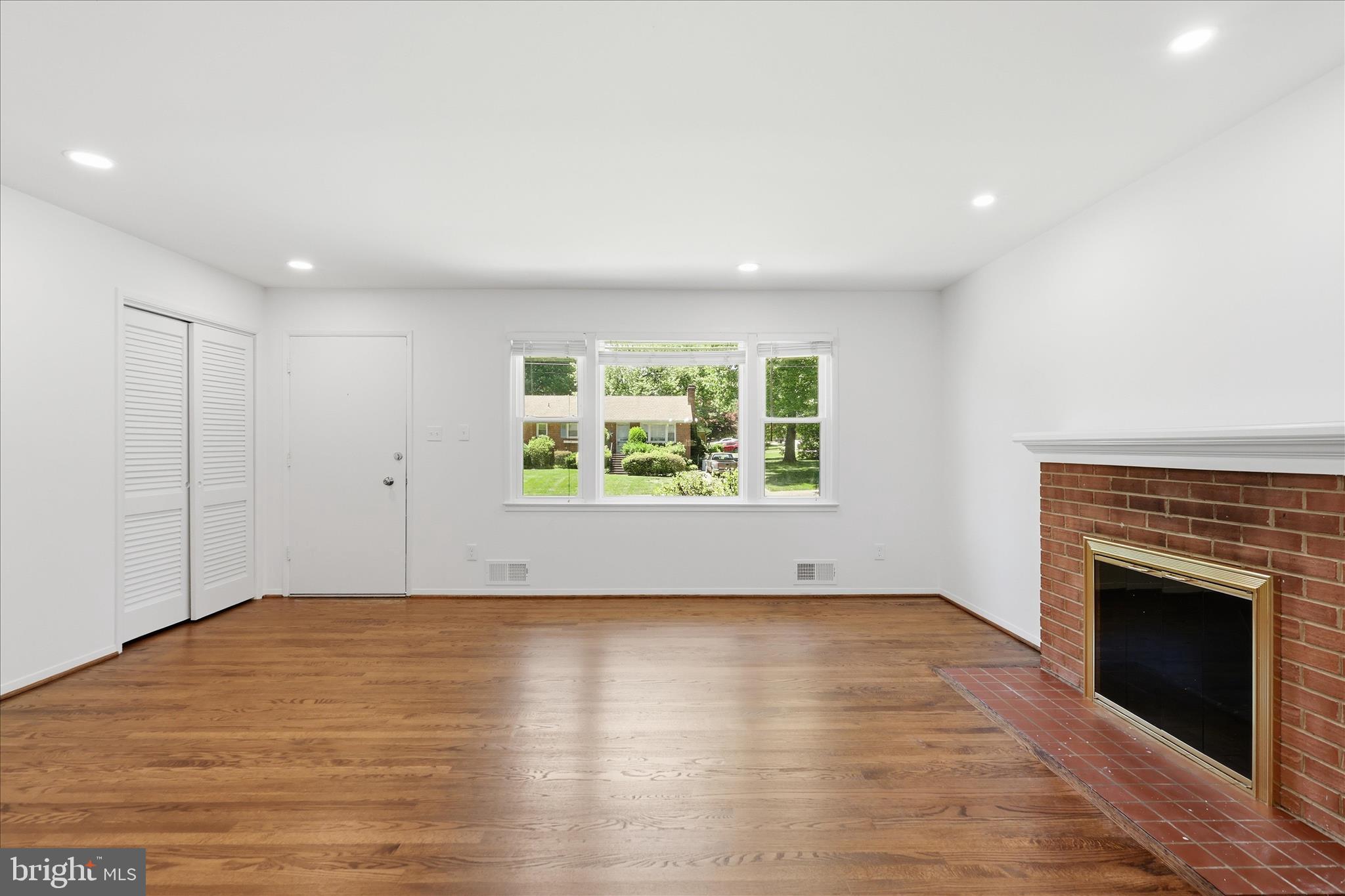 5609 Sedgwick Lane Springfield, VA 22151 - Photo 8 of 41 recessed lighting throughout