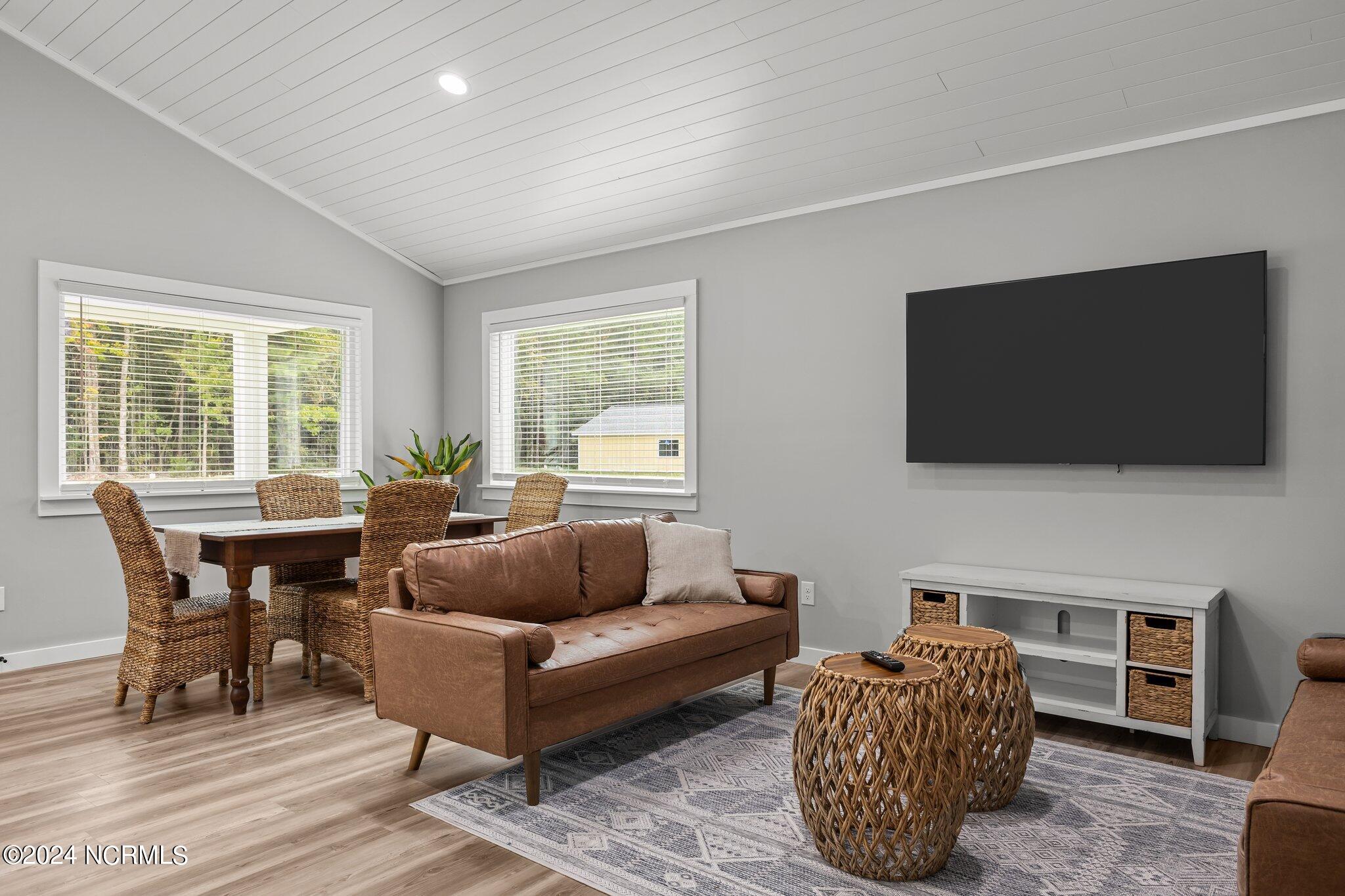 113 Long Pond Loop Swansboro, NC 28584 - Photo 4 of 50 Photo of similar home