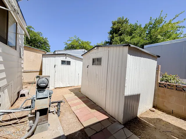 $179,999 | 43850 North 20th Street East, Lancaster, CA 93535