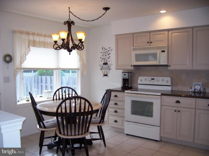 967 Magnolia Road Vineland, NJ 08360 - Photo 3 of 25 Kitchen