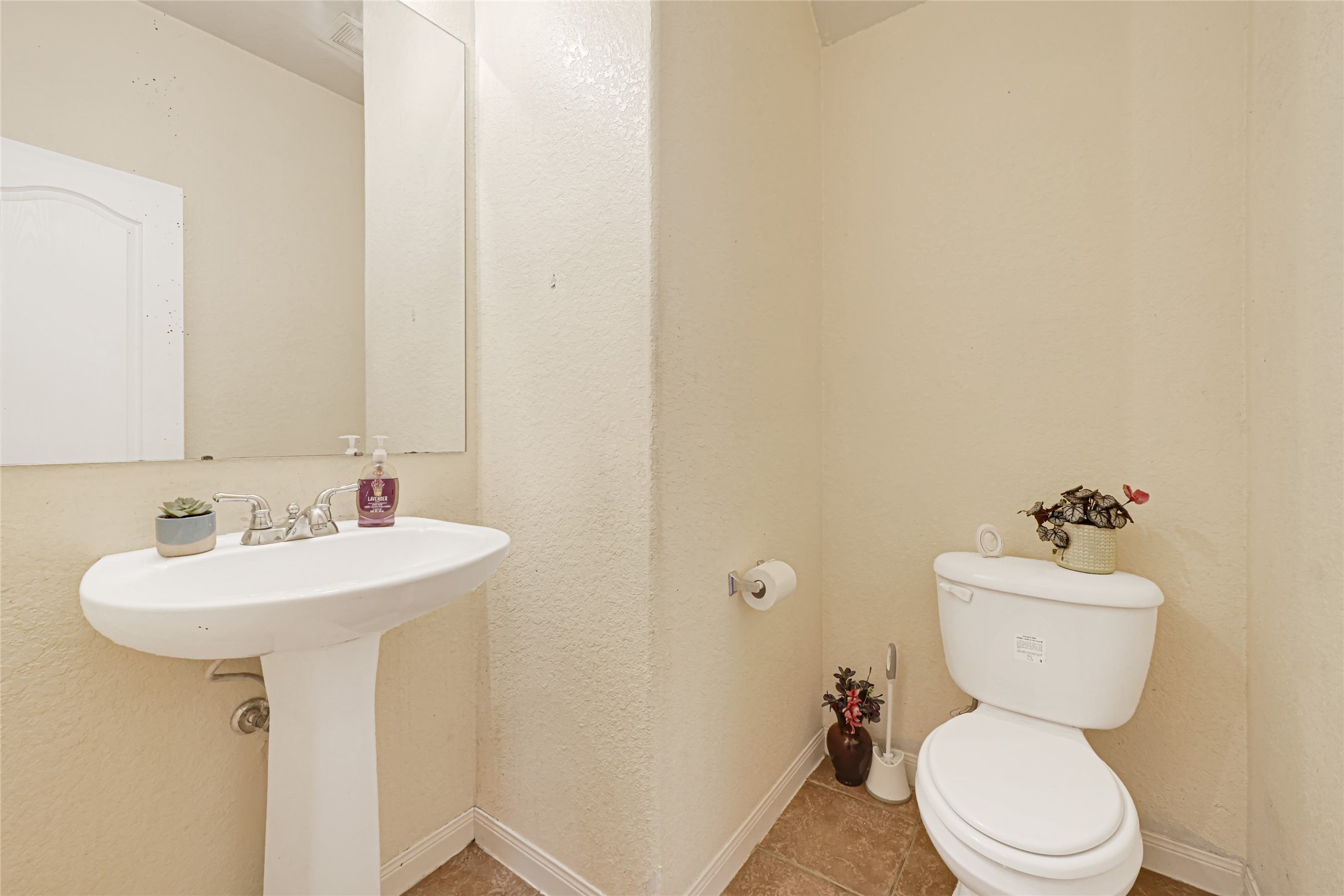 9429 Lambright Road Houston, TX 77075 - Photo 14 of 29 Half-bathroom downstairs.