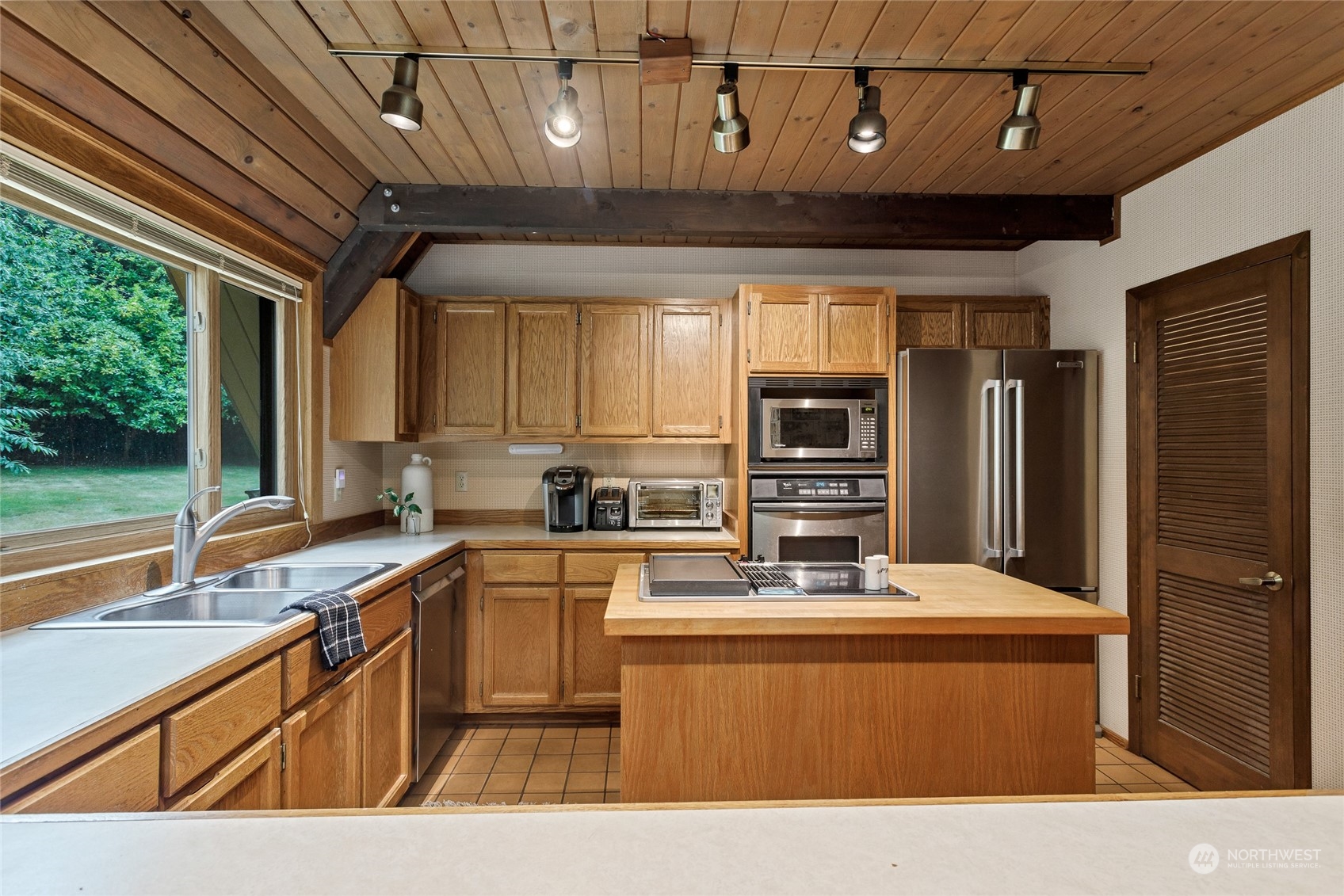 4748 Northeast Hendrickson Road Poulsbo, WA 98370 - Photo 9 of 40 Gallery Image 9