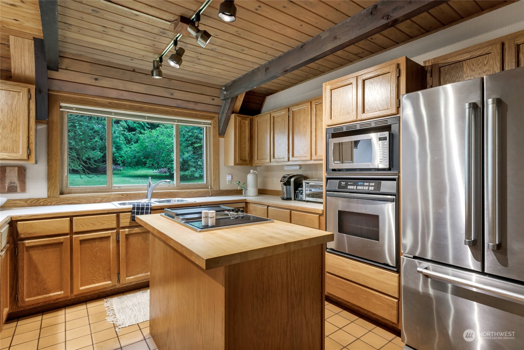 4748 Northeast Hendrickson Road Poulsbo, WA 98370 - Photo 10 of 40 Gallery Image 10