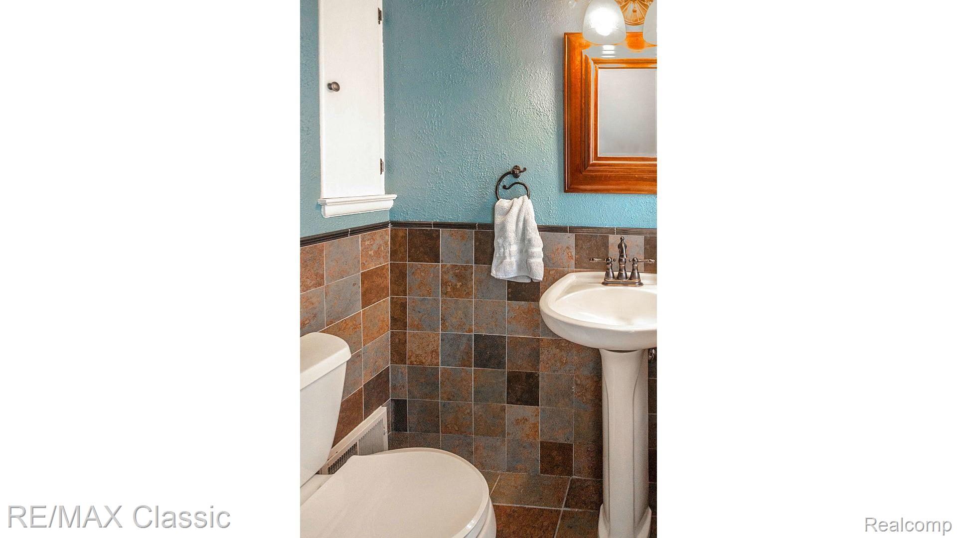 286 Fisher Road Grosse Pointe, MI 48230 - Photo 17 of 34 017_17.jpg