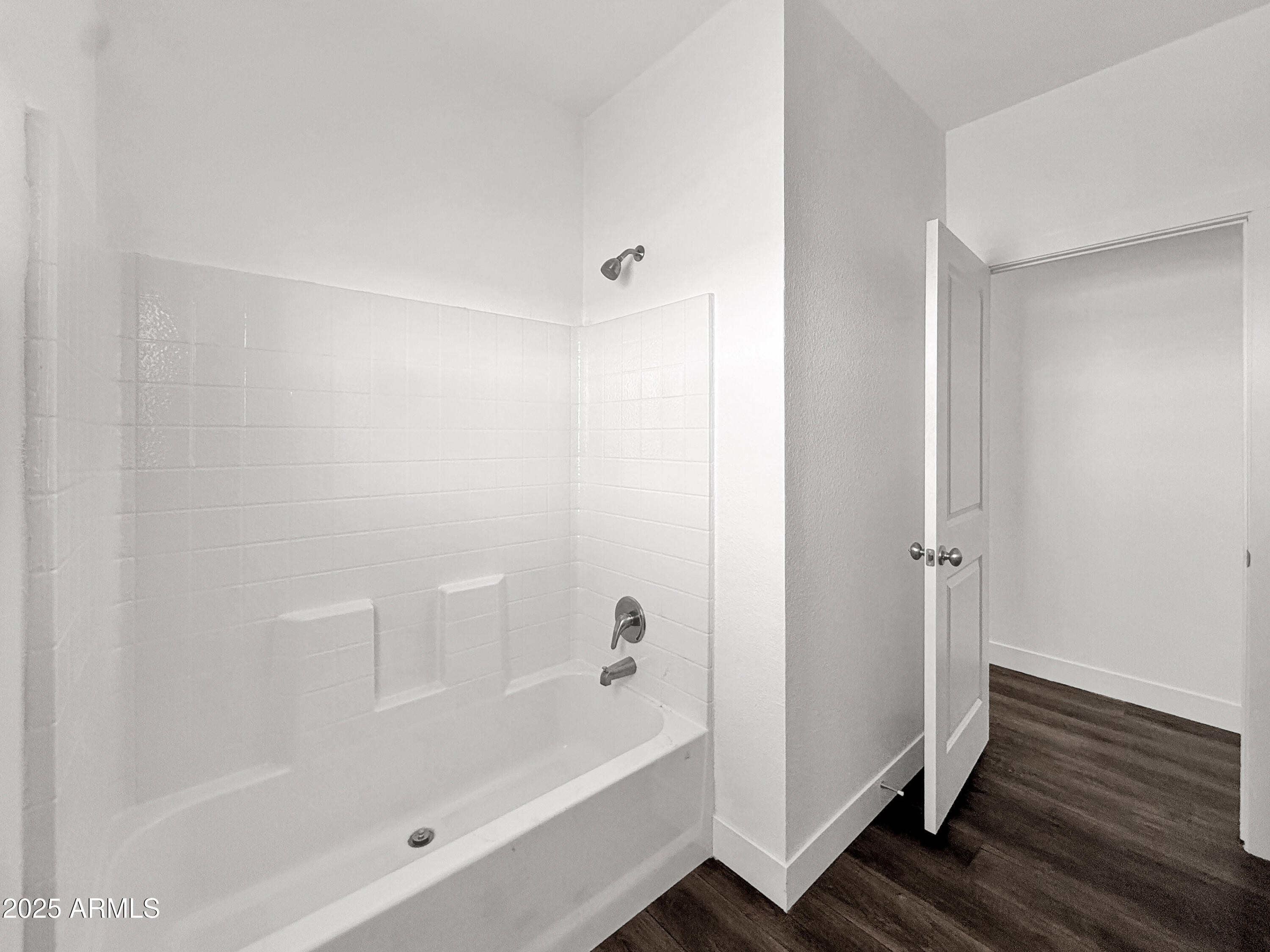 8548 North Page Road Florence, AZ 85132 - Photo 13 of 23 a bathroom with a bathtub