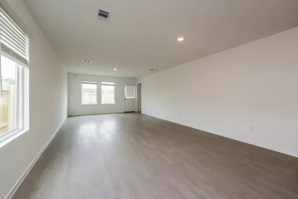 $1,615 | 1544 Sunset Ridge Drive, Conroe, TX 77306