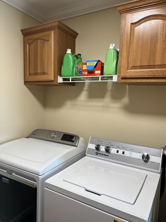 55 Hillview Drive West Springfield, MA 01089 - Photo 22 of 26 a utility room with dryer and washer