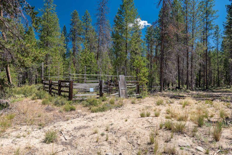 149471 Midstate Road La Pine, OR 97739 - Photo 20 of 27 Corral