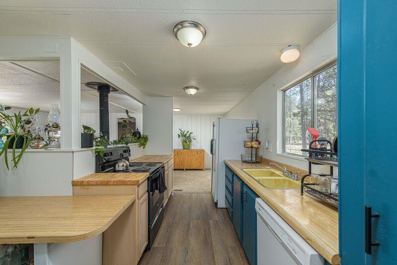 149471 Midstate Road La Pine, OR 97739 - Photo 4 of 27 Kit 2