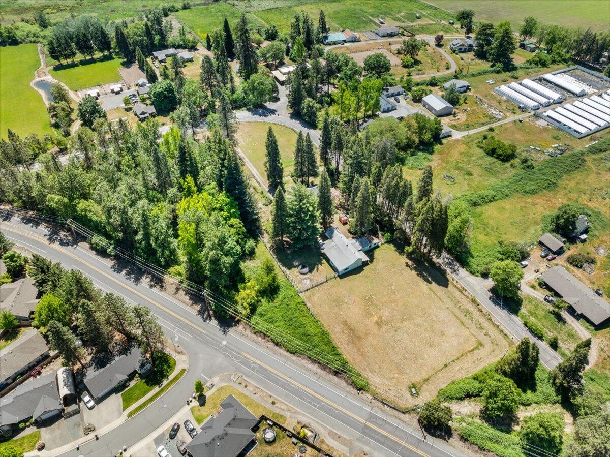 2368 Upper River Rd Loop Grants Pass, OR 97526 - Photo 32 of 40 32-DJI_0034