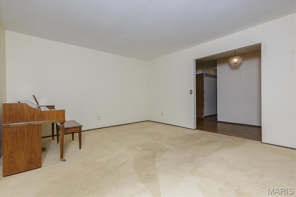 11863 Brookington Drive Bridgeton, MO 63044 - Photo 3 of 35 Gallery Image 3
