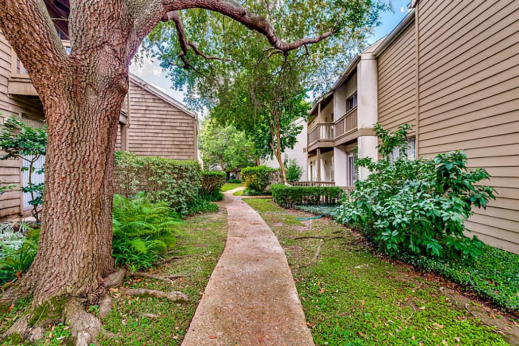 2100 Tanglewilde Street, Unit 296 Houston, TX 77063 - Photo 25 of 31 a view of a pathway with a house