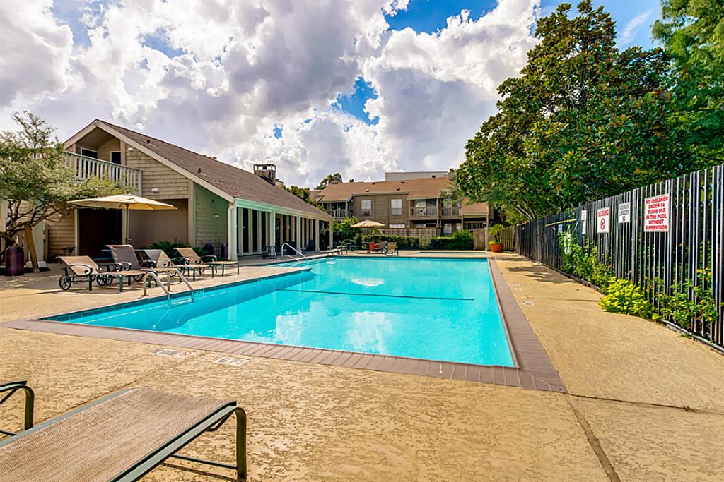 2100 Tanglewilde Street, Unit 296 Houston, TX 77063 - Photo 30 of 31 a view of a house with swimming pool and sitting area