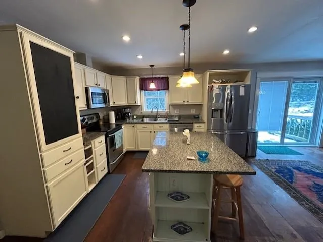 $2,750 | 15 Kelley Street, Newbury, NH 03255