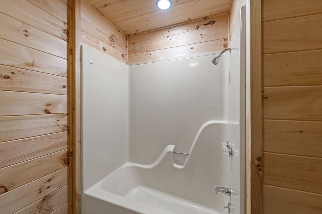 570 Cabin Trail Blue Ridge, GA 30513 - Photo 48 of 53 a bathroom with a bathtub