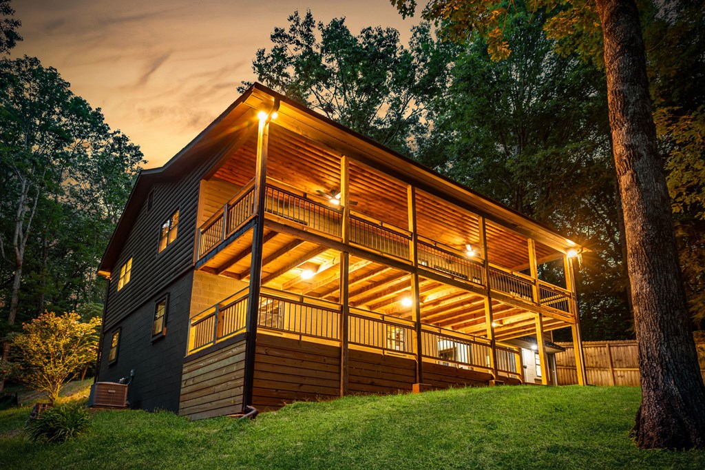 570 Cabin Trail Blue Ridge, GA 30513 - Photo 9 of 53 a backyard of a house with lots of green space