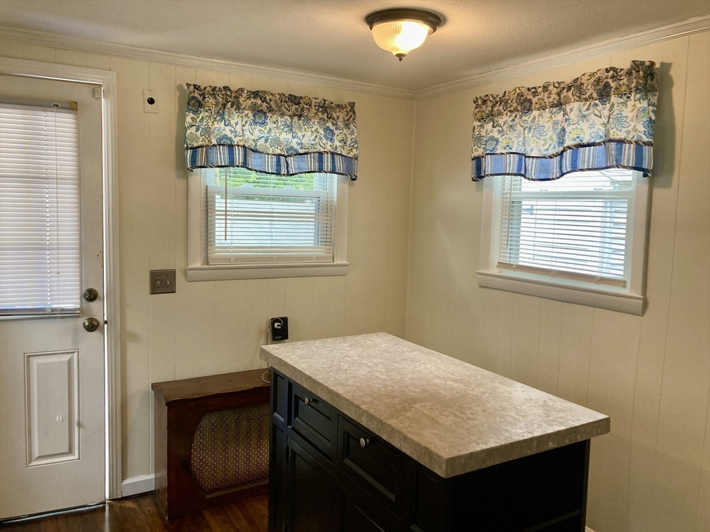 19 Eton Street Springfield, MA 01108 - Photo 11 of 39