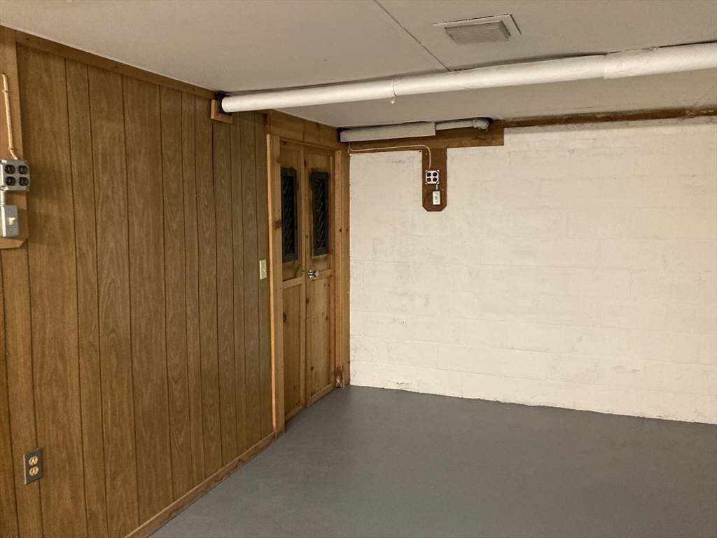 19 Eton Street Springfield, MA 01108 - Photo 27 of 39