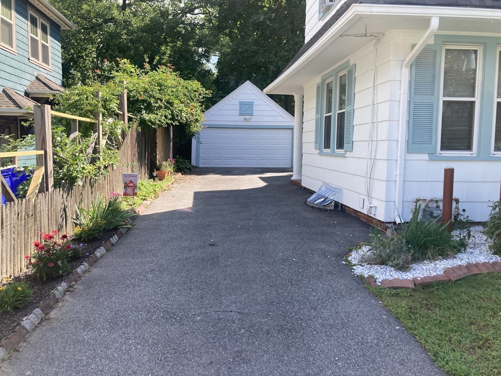 19 Eton Street Springfield, MA 01108 - Photo 35 of 39