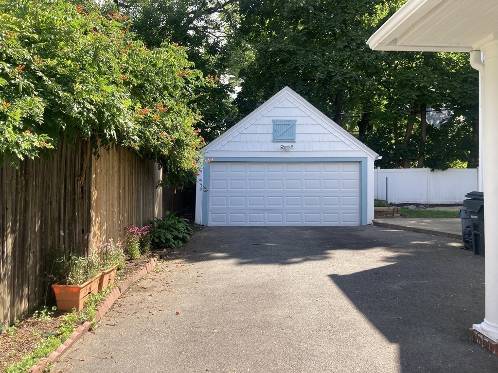 19 Eton Street Springfield, MA 01108 - Photo 37 of 39