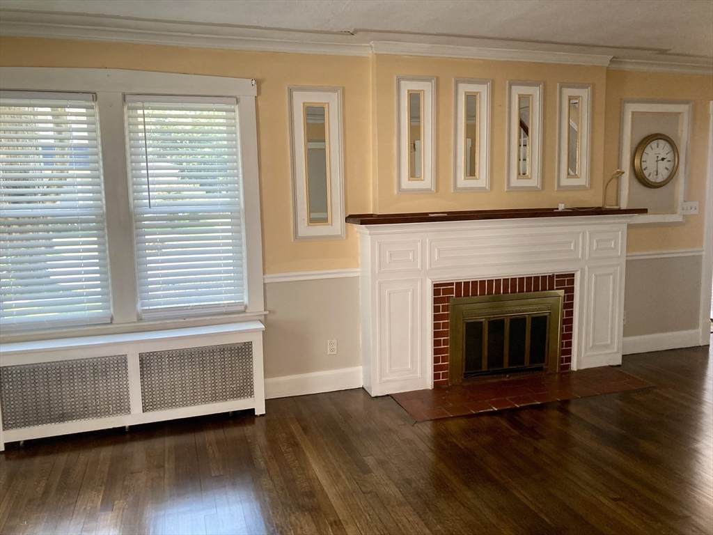 19 Eton Street Springfield, MA 01108 - Photo 5 of 39