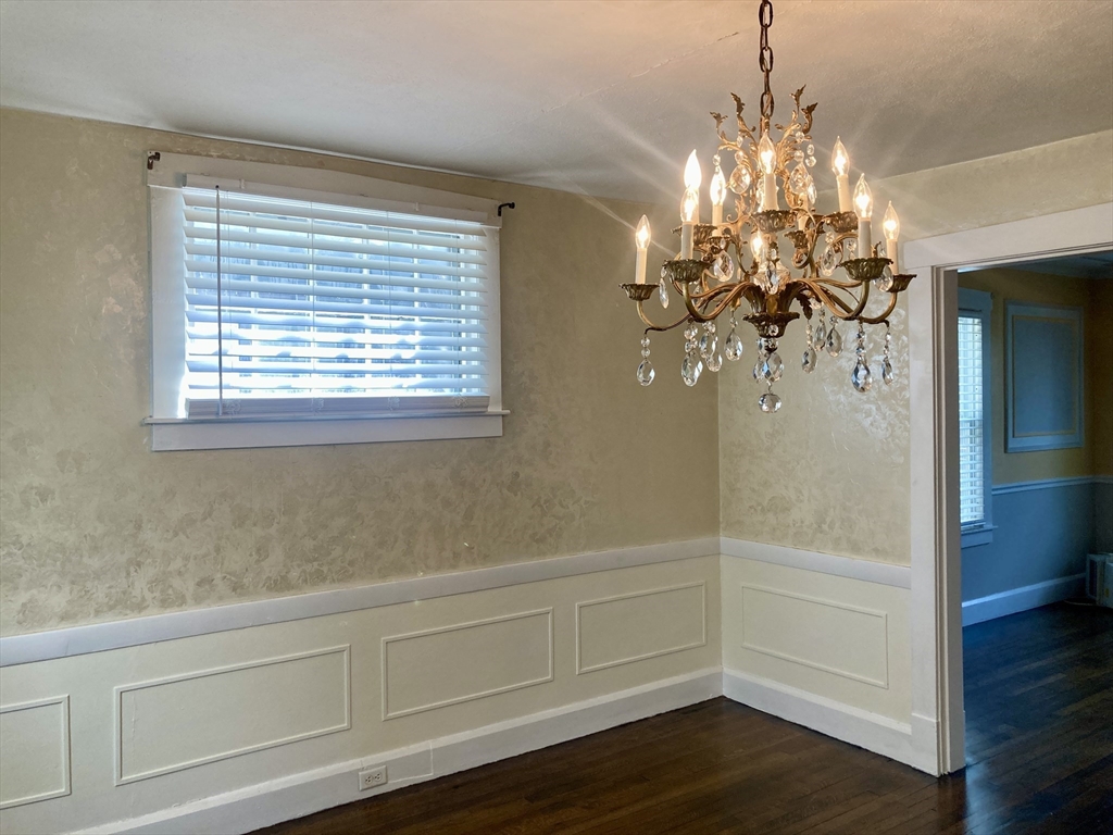 19 Eton Street Springfield, MA 01108 - Photo 7 of 39