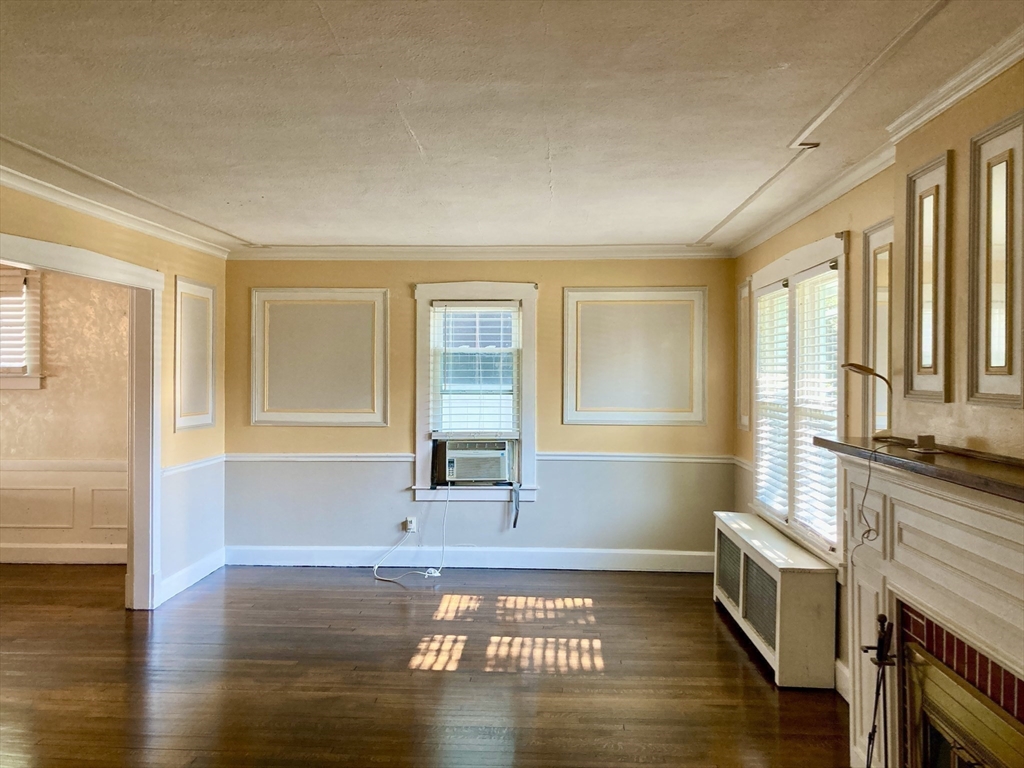 19 Eton Street Springfield, MA 01108 - Photo 8 of 39