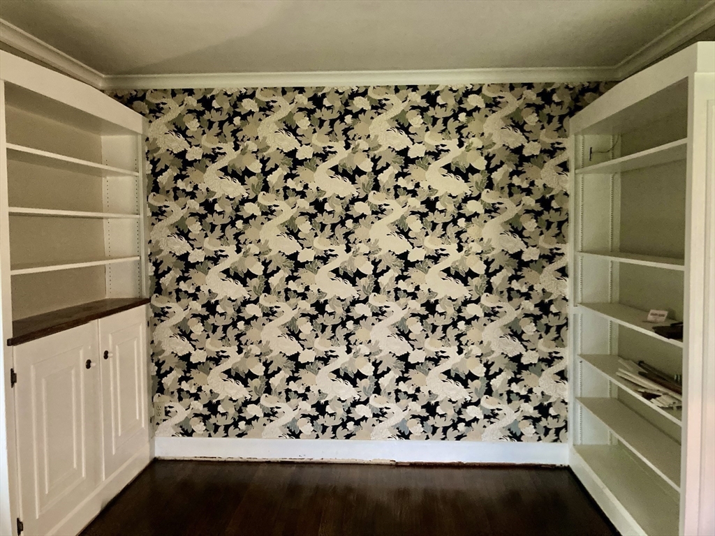 19 Eton Street Springfield, MA 01108 - Photo 9 of 39