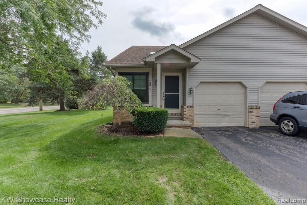 2575 South Commerce Road Wolverine Lake, MI 48390 - Photo 2 of 26