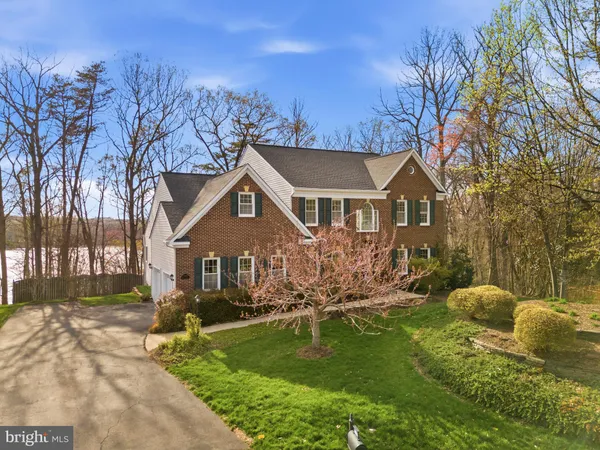 $949,900 | 17988 Swans Creek Lane, Dumfries, VA 22026