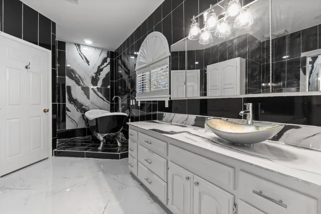 $750,000 | 22405 Augusta Lane, Point Blank, TX 77364