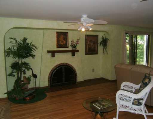 142 Tyler Road Pittsburgh, PA 15237 - Photo 5 of 8 Den/Family/Great Room.