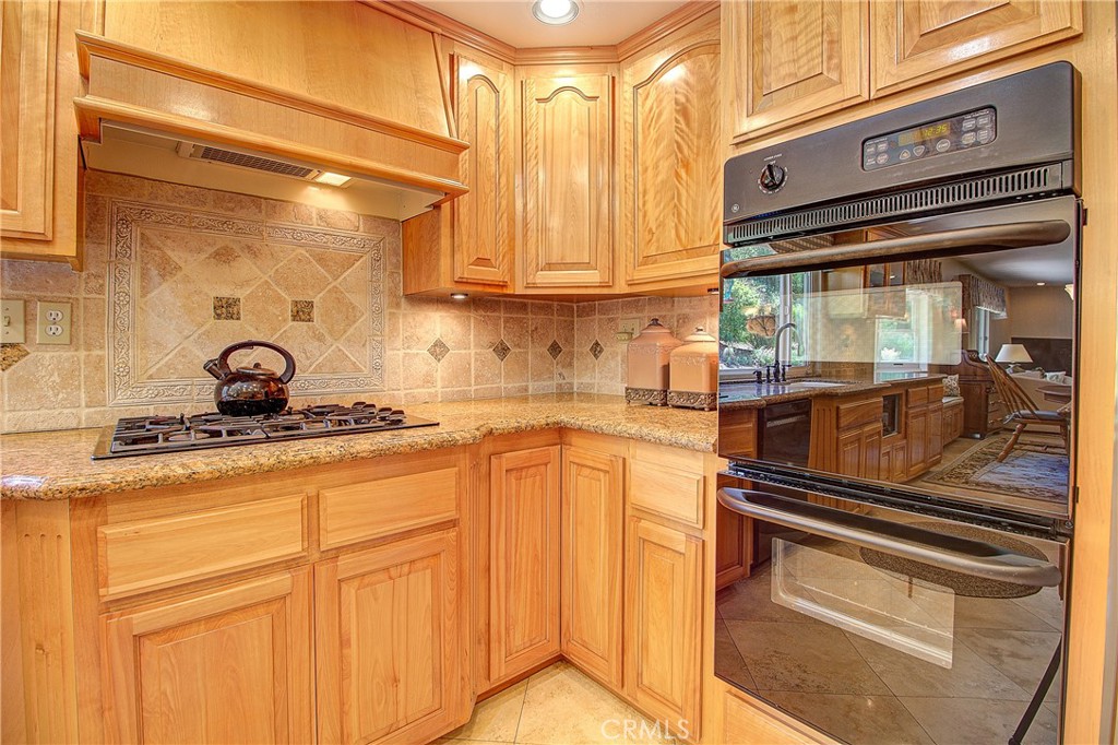 1230 Vía Vallarta Riverside, CA 92506 - Photo 17 of 63 Gallery Image 17