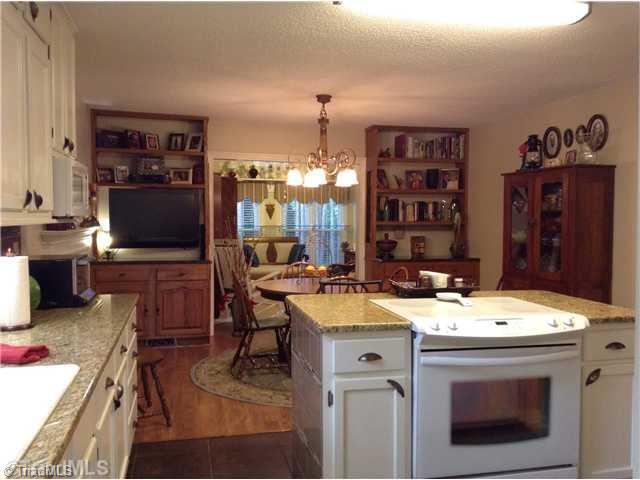 4316 Chilton Way High Point, NC 27265 - Photo 4 of 16 Kitchen.