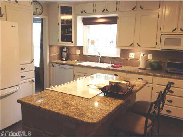 4316 Chilton Way High Point, NC 27265 - Photo 5 of 16 Kitchen.