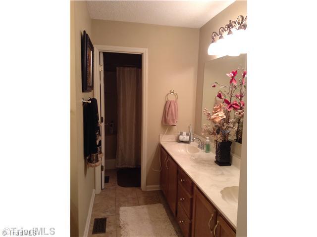 4316 Chilton Way High Point, NC 27265 - Photo 8 of 16 Master Bath/Spa.