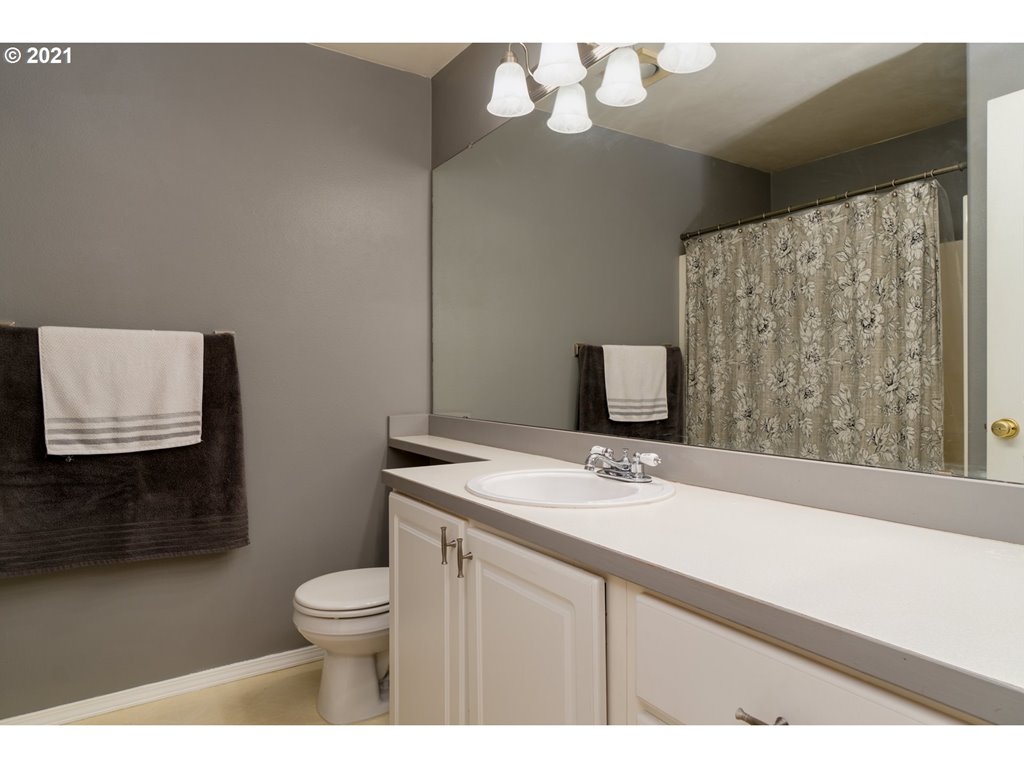 14170 Southwest Barrows Road, Unit 4 Tigard, OR 97223 - Photo 18 of 23 Bathroom