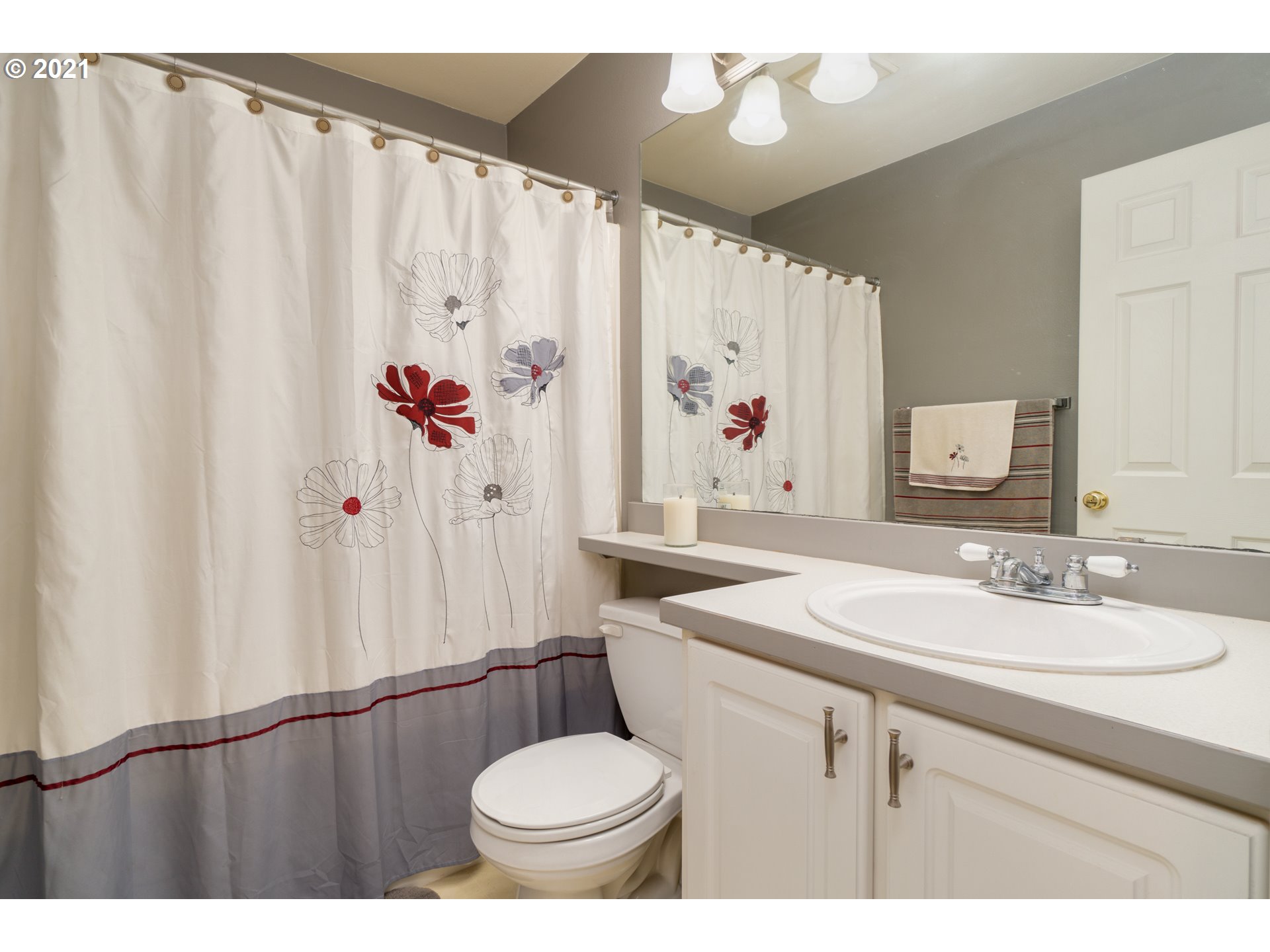 14170 Southwest Barrows Road, Unit 4 Tigard, OR 97223 - Photo 21 of 23 Bathroom