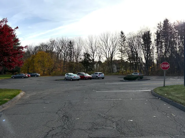 $2,700 | 128 Georgetown Drive, Unit 128, Glastonbury, CT 06033