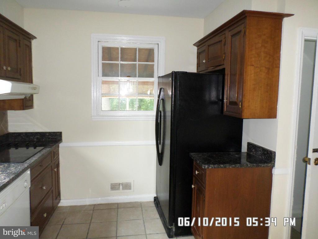 504 Holden Road Baltimore, MD 21286 - Photo 8 of 21 Kitchen